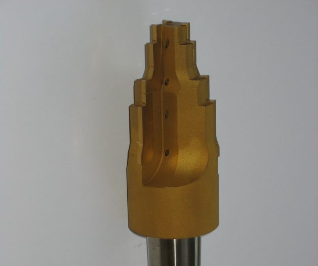 ALLARGATORE SPECIALE CON FORI DI LUBRIFICAZIONE. Holes widening tin coated with internal coolant. ALLARGATORE SPECIALE CON FORI DI LUBRIFICAZIONE. Holes widening tin coated with internal coolant.